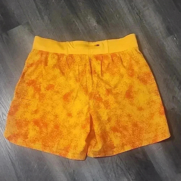 UNDER ARMOUR MENS SPEEDPOCKETS 7" SIZE XL - Picture 4 of 5